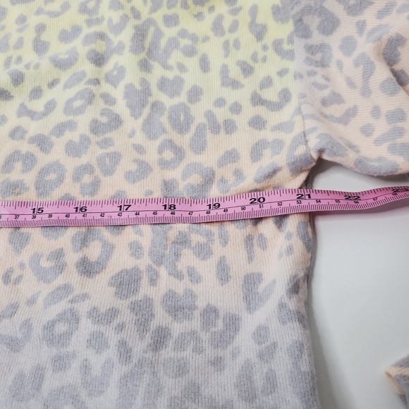 Sundry Women's Size 0 XS S Animal Print Sweatshirt New - Picture 5 of 6
